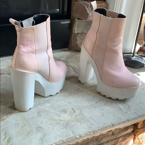 Light pink boots - Picture 2 of 3